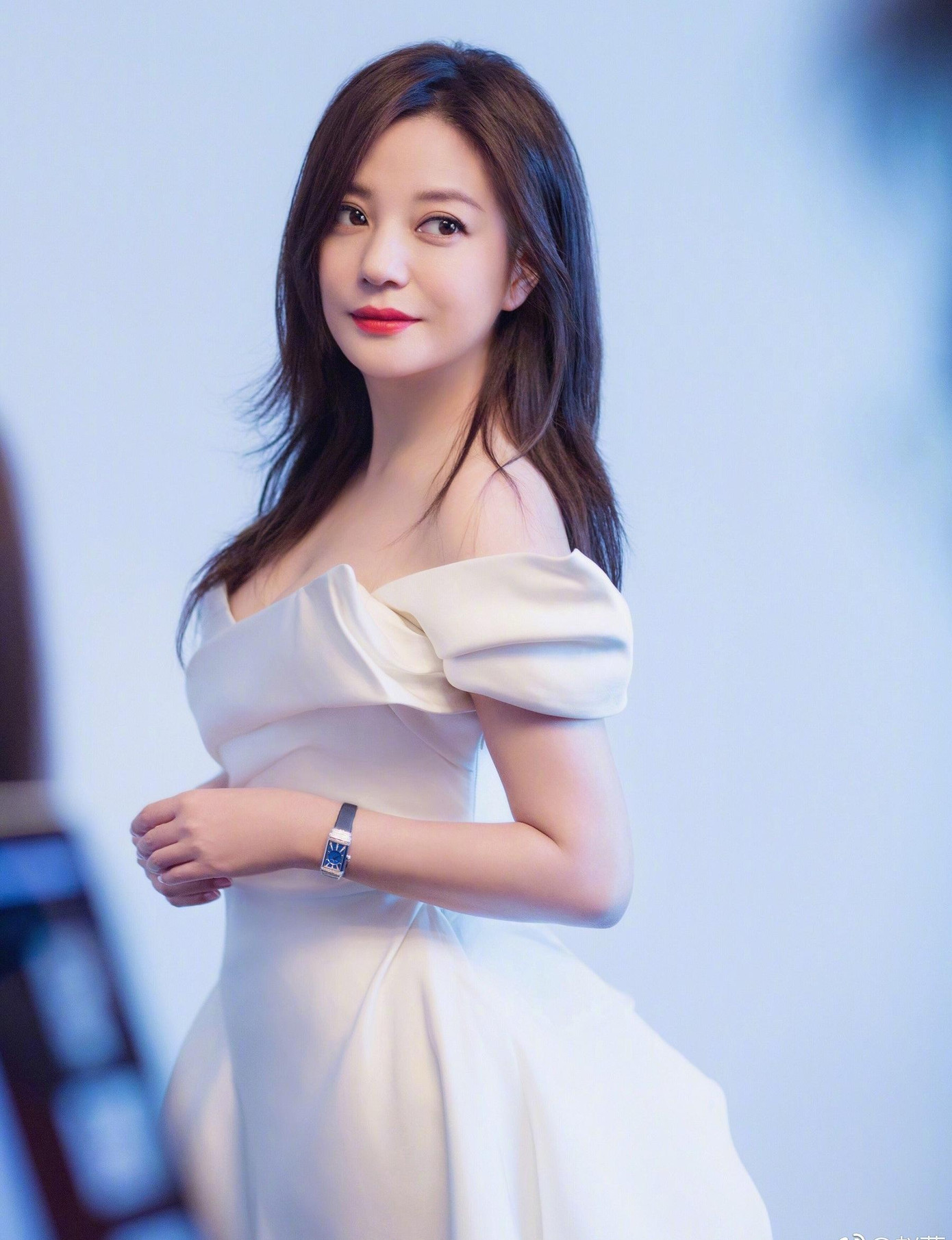 Hơn một năm bị cấm sóng, Triệu Vy chỉ xuất hiện một lần vào tháng 8. Hơn một năm bị cấm sóng, Triệu Vy chỉ xuất hiện một lần vào tháng 8.