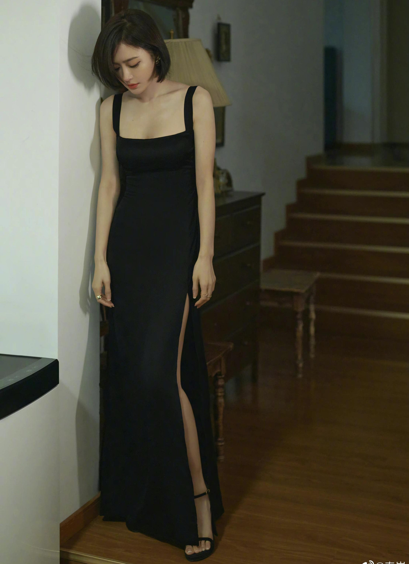 Tần Lam với thân hình thon gọn không chút mỡ thừa, vòng eo nhỏ nhắn và đôi chân dài. Ảnh: Weibo