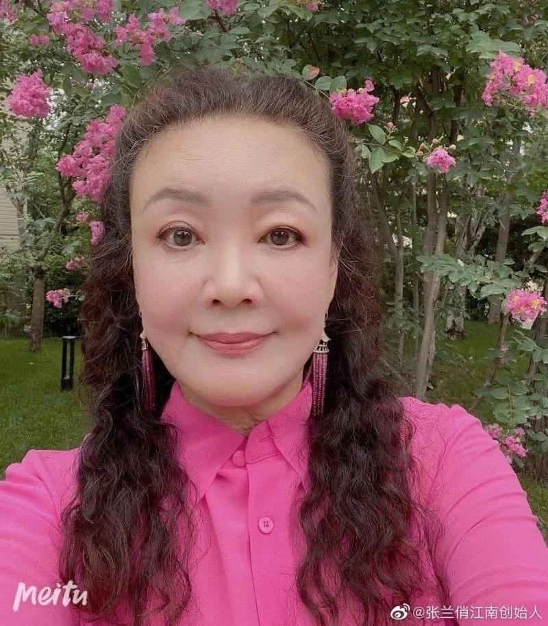 Bà Trương Lan là người giúp con trai không bị thua đau trong trận chiến truyền thông với con dâu cũ Từ Hy Viên. Bà Trương Lan là người giúp con trai không bị thua đau trong trận chiến truyền thông với con dâu cũ Từ Hy Viên.