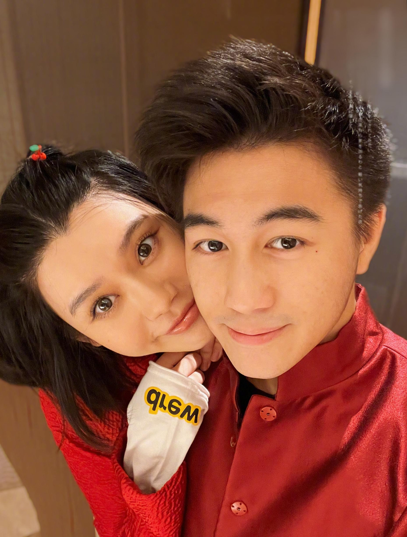 Cuộc sống hôn nhân của Hề Mộng Dao và thiếu gia sòng bạc không phải chỉ toàn màu hồng. Cuộc sống hôn nhân của Hề Mộng Dao và thiếu gia sòng bạc không phải chỉ toàn màu hồng.