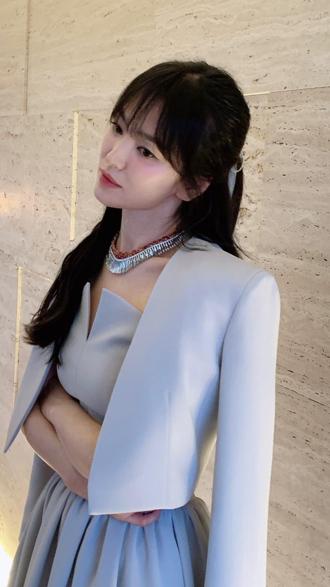 Song Hye Kyo trẻ trung, nổi bật khi tham gia sự kiện.