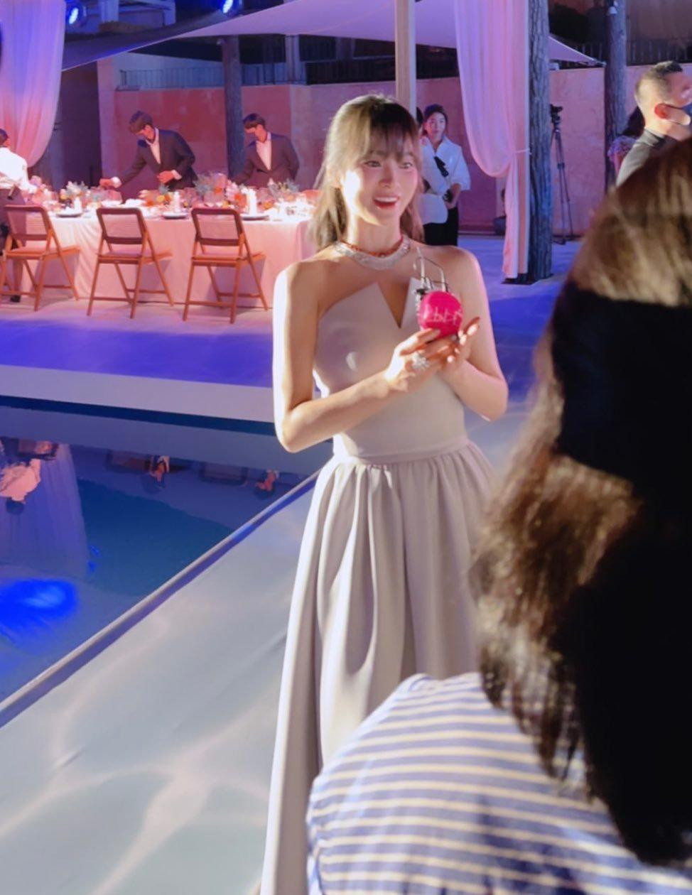 Song Hye Kyo trẻ trung, nổi bật khi tham gia sự kiện.