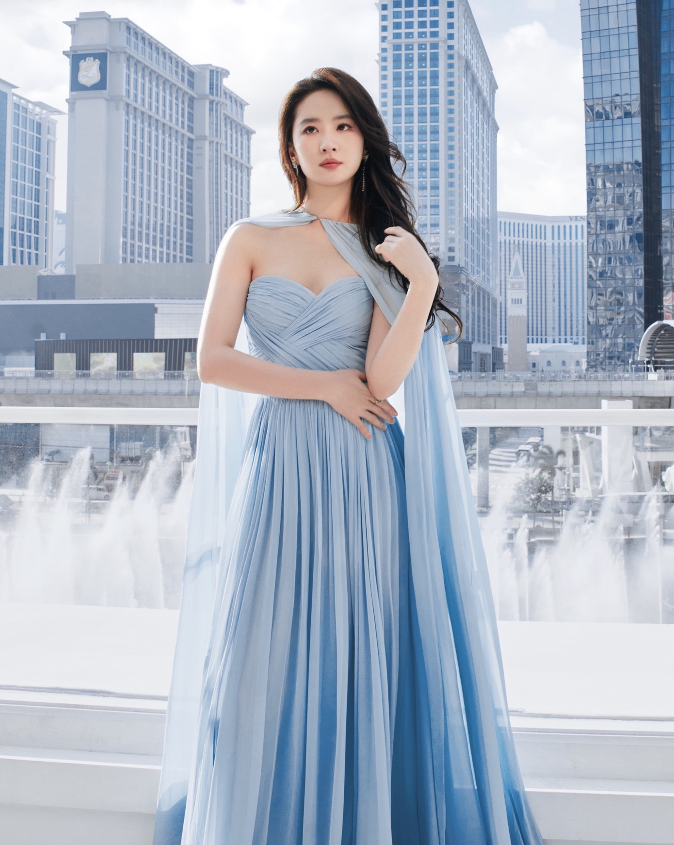 Trong thời gian lên sóng, Mộng hoa lục của Lưu Diệc Phi đã nhận được nhiều lời khen ngợi về tạo hình, cảnh quay đẹp, chỉn chu. Trang CCTV đánh giá Mộng hoa lục là một trong 3 bộ phim truyền hình hot nhất năm 2022, xứng danh &quot;đại bạo&quot;. Phim được chấm 8/10 điểm chất lượng trên trang đánh giá Douban.