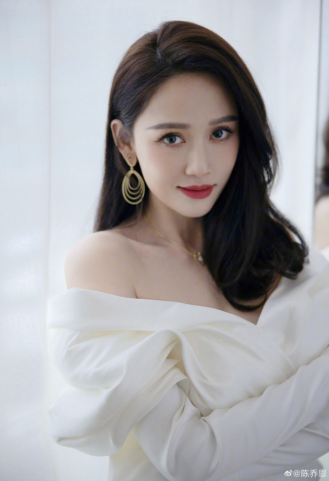 Trần Kiều Ân hạnh phúc bên ông xã kém tuổi là doanh nhân giàu có. Trần Kiều Ân hạnh phúc bên ông xã kém tuổi là doanh nhân giàu có.