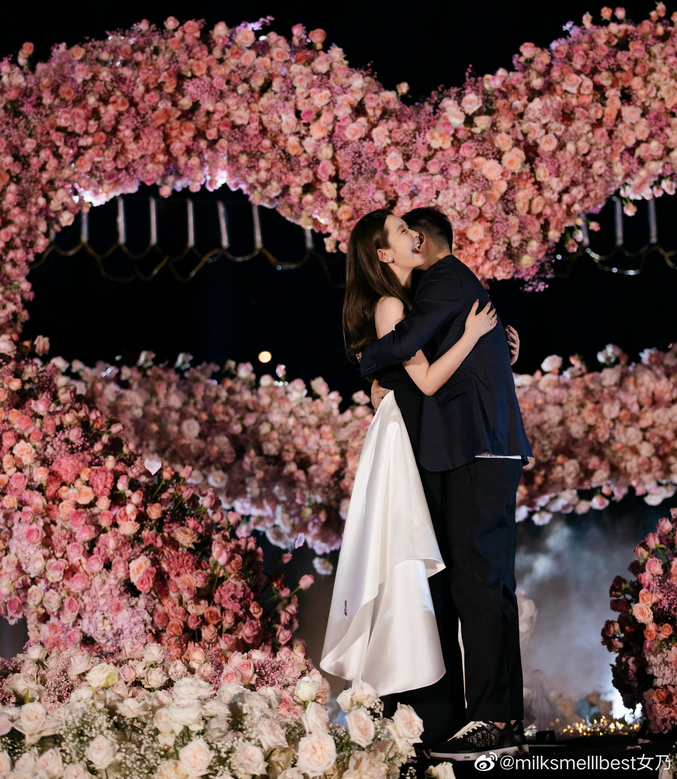 Từ một người mẫu quảng cáo, Trương Đại Dịch đã phát triển công ty của mình với nhiều lĩnh vực như thiết kế và kinh doanh trang phục, đào tạo nhân viên bán hàng, dạy trang điểm, dạy về phong cách sống... Trương Đại Dịch sở hữu 12 công ty và có khối tài sản lên tới 900 triệu NDT (137,3 triệu USD).