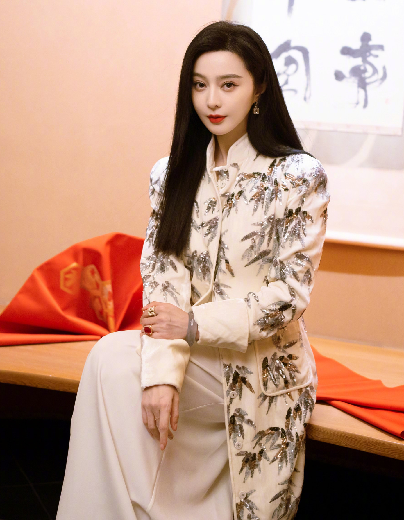 Tuy nhiên, sau khi chuyện tình cảm của họ bị truyền thông phát hiện vào hồi tháng 6, Quách Nham Phong không còn xuất hiện bên Phạm Băng Băng. Nữ diễn viên cũng bóng gió rằng cô đã trở lại trạng thái độc thân. Tuy nhiên, sau khi chuyện tình cảm của họ bị truyền thông phát hiện vào hồi tháng 6, Quách Nham Phong không còn xuất hiện bên Phạm Băng Băng. Nữ diễn viên cũng bóng gió rằng cô đã trở lại trạng thái độc thân.