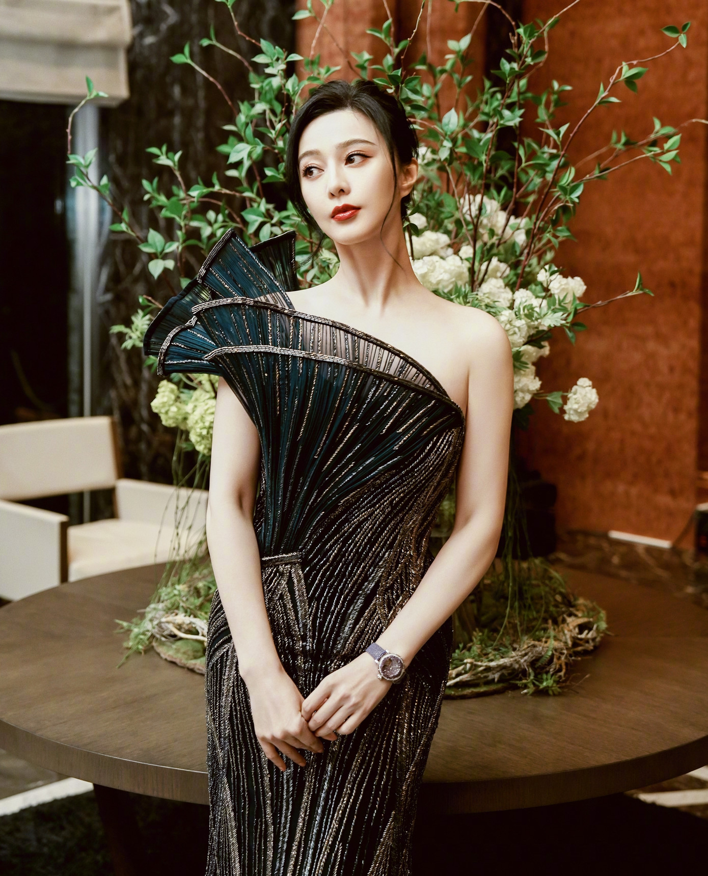 Trước khi vướng scandal, Phạm Băng Băng là nữ diễn viên số 1 tại giới giải trí Hoa ngữ. Cô được trả cát-xê đóng phim và tham gia sự kiện cao nhất. Trong nhiều năm, Phạm Băng Băng giữ vị trí ngôi sao cá kiếm nhiều nhất của Trung Quốc, theo Forbes. Trước khi vướng scandal, Phạm Băng Băng là nữ diễn viên số 1 tại giới giải trí Hoa ngữ. Cô được trả cát-xê đóng phim và tham gia sự kiện cao nhất. Trong nhiều năm, Phạm Băng Băng giữ vị trí ngôi sao cá kiếm nhiều nhất của Trung Quốc, theo Forbes.