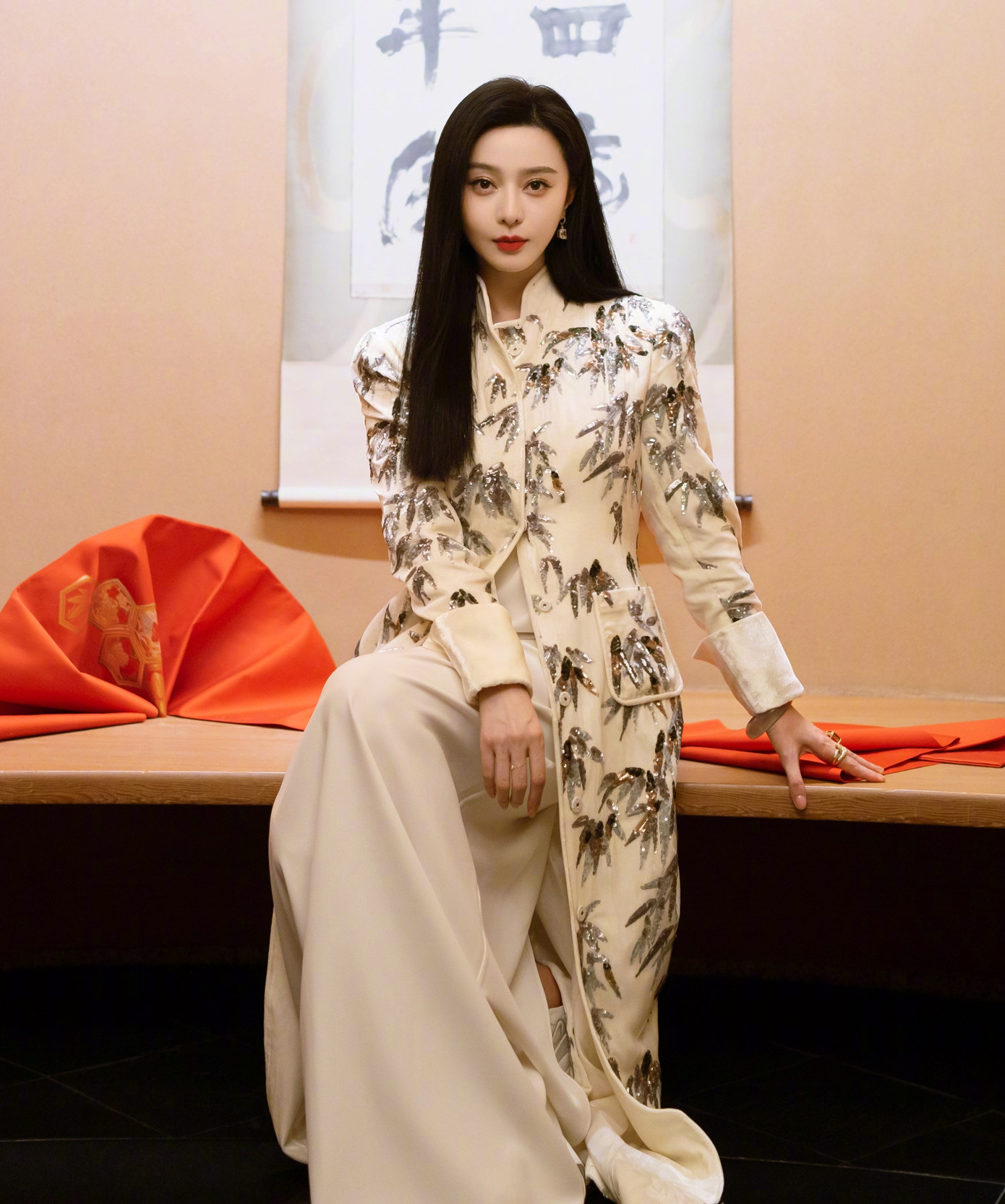 Tuy nhiên, sau khi chuyện tình cảm của họ bị truyền thông phát hiện vào hồi tháng 6, Quách Nham Phong không còn xuất hiện bên Phạm Băng Băng. Nữ diễn viên cũng bóng gió rằng cô đã trở lại trạng thái độc thân. Tuy nhiên, sau khi chuyện tình cảm của họ bị truyền thông phát hiện vào hồi tháng 6, Quách Nham Phong không còn xuất hiện bên Phạm Băng Băng. Nữ diễn viên cũng bóng gió rằng cô đã trở lại trạng thái độc thân.