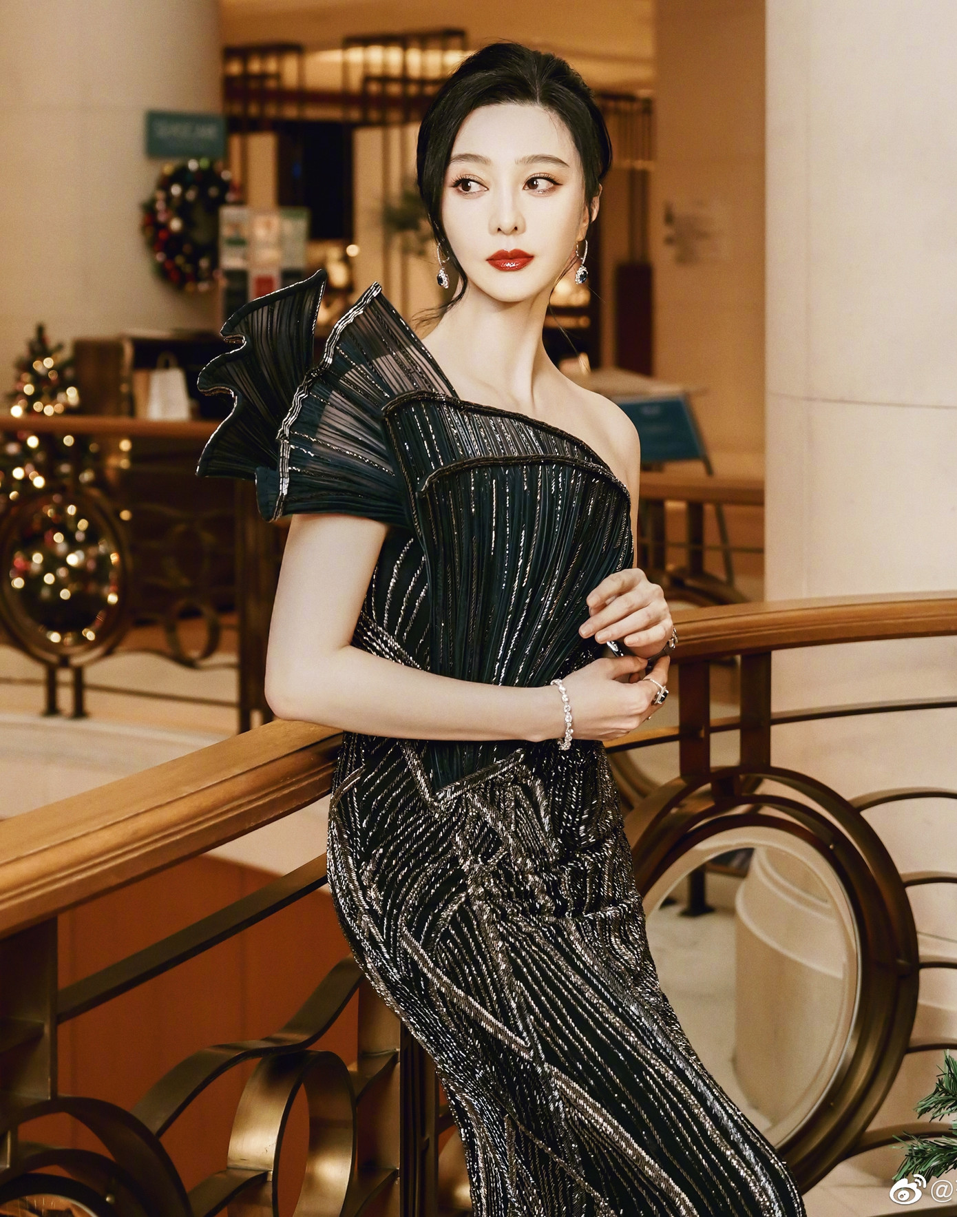 Trước khi vướng scandal, Phạm Băng Băng là nữ diễn viên số 1 tại giới giải trí Hoa ngữ. Cô được trả cát-xê đóng phim và tham gia sự kiện cao nhất. Trong nhiều năm, Phạm Băng Băng giữ vị trí ngôi sao cá kiếm nhiều nhất của Trung Quốc, theo Forbes. Trước khi vướng scandal, Phạm Băng Băng là nữ diễn viên số 1 tại giới giải trí Hoa ngữ. Cô được trả cát-xê đóng phim và tham gia sự kiện cao nhất. Trong nhiều năm, Phạm Băng Băng giữ vị trí ngôi sao cá kiếm nhiều nhất của Trung Quốc, theo Forbes.