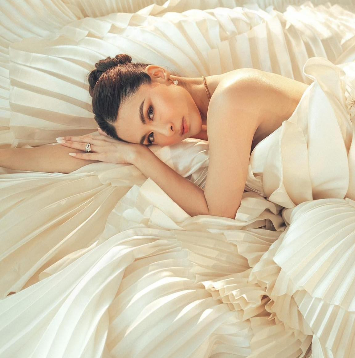 Ngày 8/11, trên trang cá nhân, Marian Rivera khoe loạt ảnh cô làm người mẫu trang bìa của tạp chí Lifestyle Asia. Trong đó, nữ diễn viên đẹp nhất Philippines chia sẻ về cuộc sống bận rộn hiện tại.