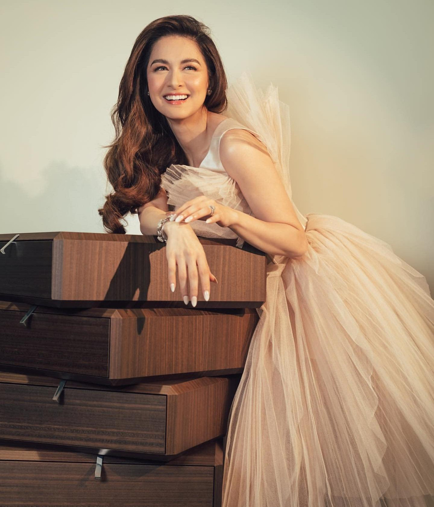 Năm 2021, Marian Rivera thử sức ở cương vị mới - giám khảo cuộc thi Miss Universe (Hoa hậu Hoàn vũ). Nữ diễn viên 38 tuổi còn được Forbes công nhận là nghệ sĩ Philippines có ảnh hưởng nhất tại châu Á.