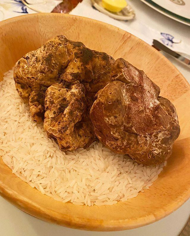 Lưu Gia Linh có cuộc sống giàu có như bà hoàng. Lưu Gia Linh có cuộc sống giàu có như bà hoàng.