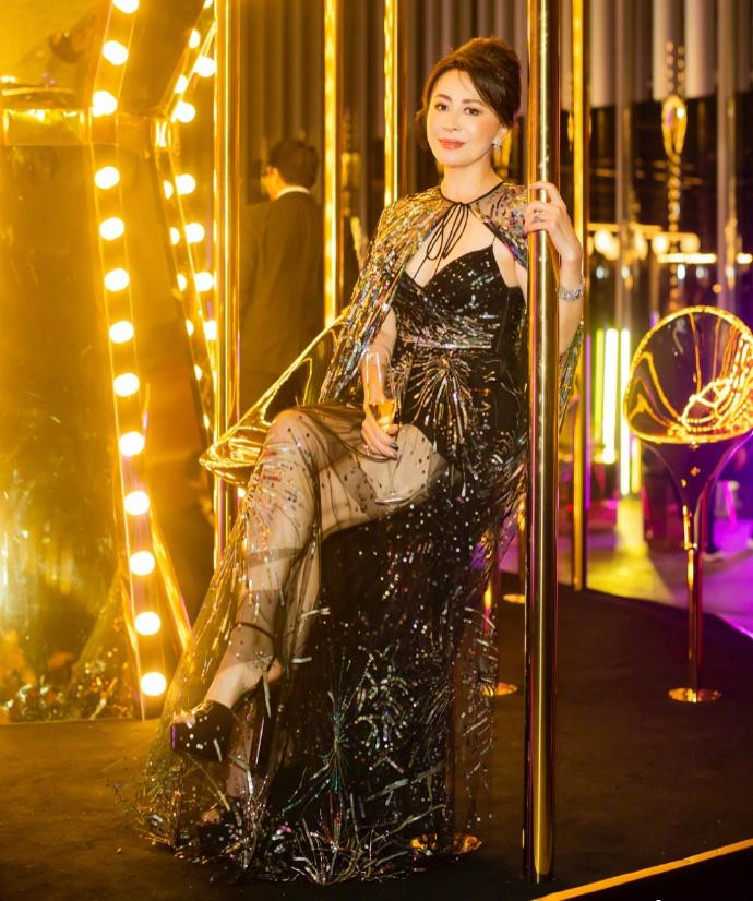 Lưu Gia Linh có cuộc sống giàu có như bà hoàng. Lưu Gia Linh có cuộc sống giàu có như bà hoàng.