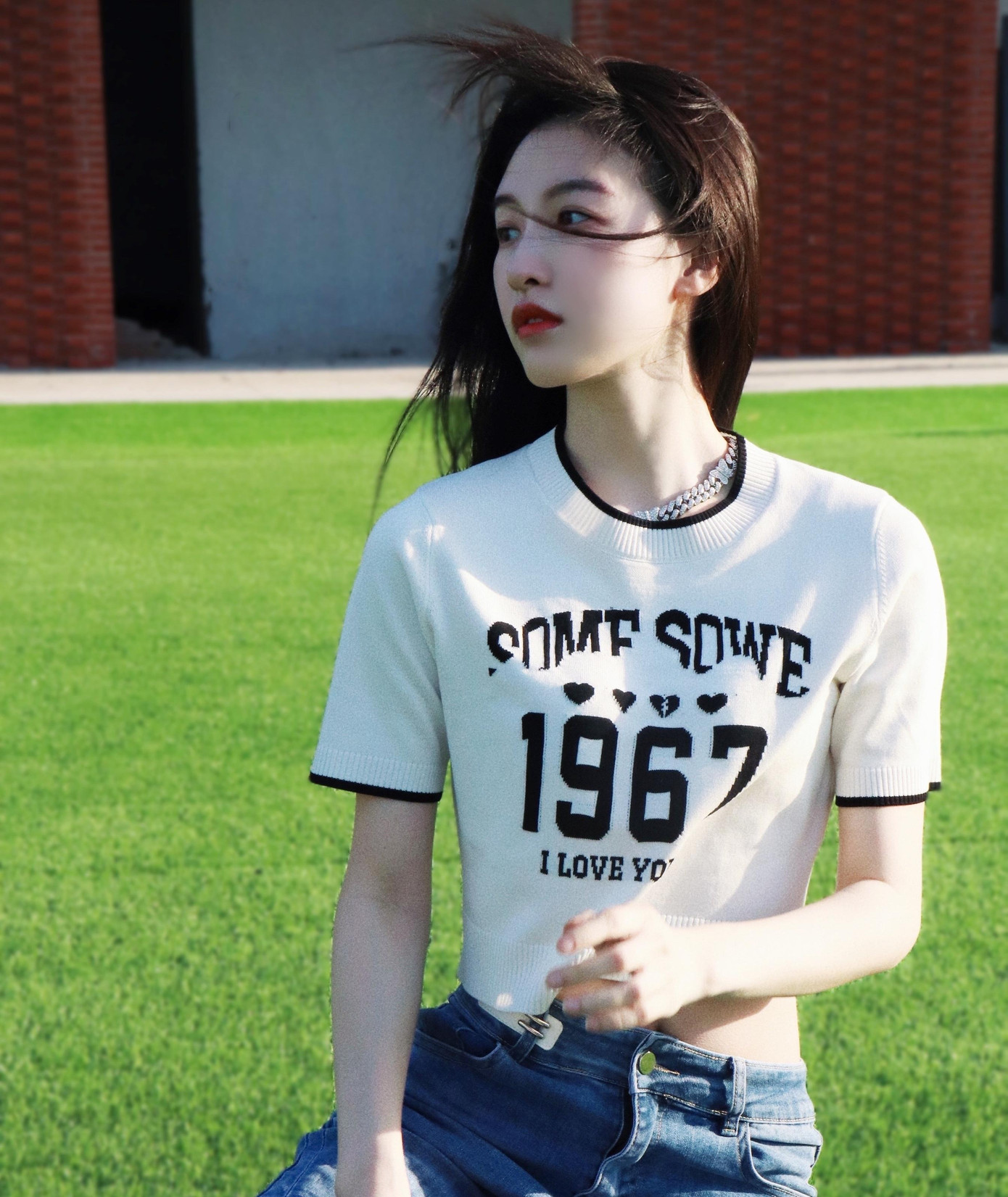 Từ năm 2022, cô bắt đầu được giao vai nữ chính trong các phim truyền hình ngắn phát hành trên mạng xã hội. Âm dương họa bì là phim điện ảnh đầu tiên Đỗ Vũ Thuần đóng nữ chính. Nữ diễn viên được đánh giá là có vẻ đẹp thanh khiết, không toát lên vẻ ma mị như Clara Lee. Do vậy, cô lép vế trước đàn chị. Ngoài đời. Đỗ Vũ Thần là bạn thân của nữ diễn viên Tôn Di.