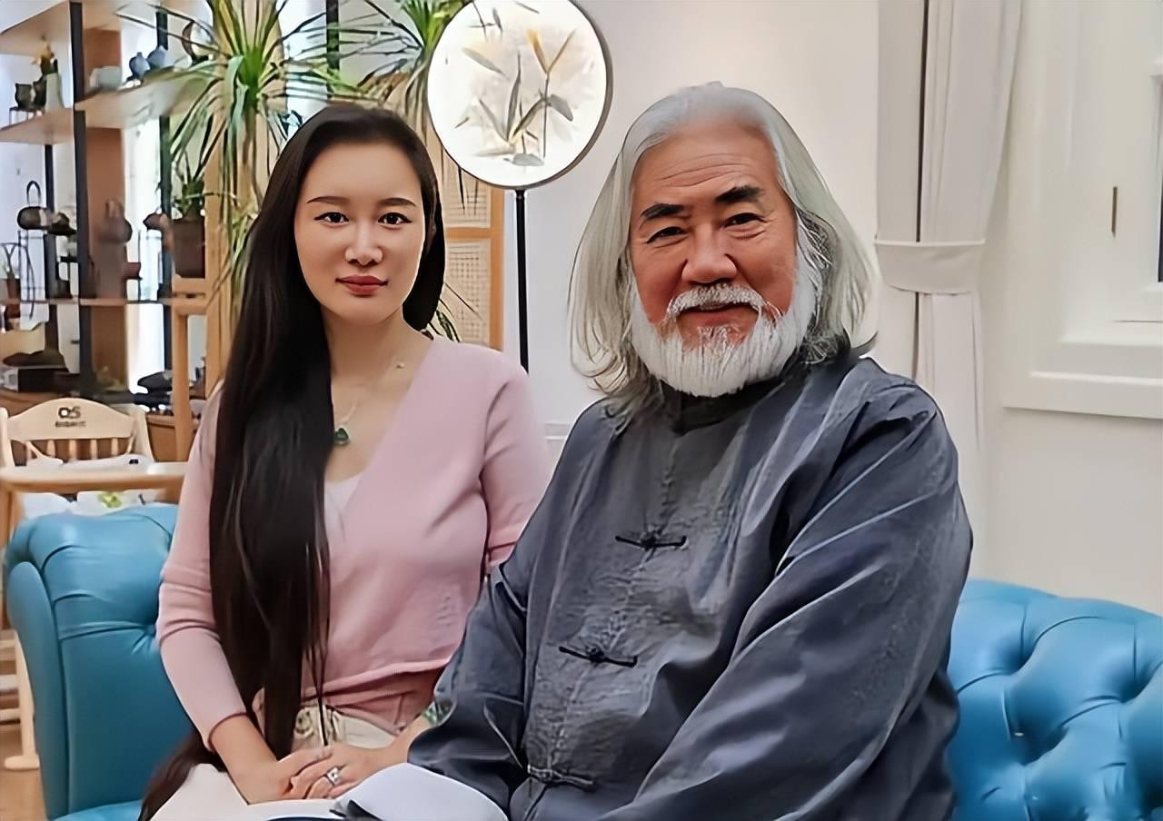 Đạo diễn Trương Kỷ Trung và vợ trẻ Đỗ Tinh Lâm có cuộc hôn nhân ồn ào.