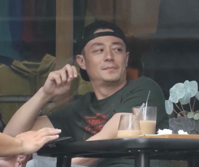 Hoắc Kiến Hoa nghỉ hưu sớm ở nhà chăm con cho bà xã Lâm Tâm Như phát triển sự nghiệp. Hoắc Kiến Hoa nghỉ hưu sớm ở nhà chăm con cho bà xã Lâm Tâm Như phát triển sự nghiệp.