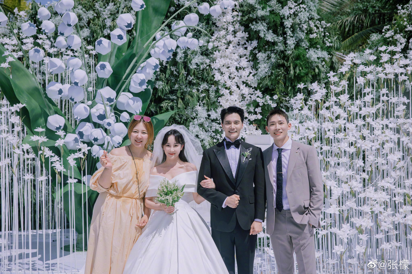 Trương Mông sinh năm 1988, tốt nghiệp Học viện Điện ảnh Bắc Kinh. Cô từng được đánh giá là mỹ nhân cổ trang thế hệ mới và nhận ưu ái từ nhà sản xuất, biên kịch. Trương Mông được đóng vai chính trong các phim như Mỹ nhân vô lệ, Tân Thiên long bát bộ, tham gia Thiên nhai minh nguyệt đao hay Cổ kiếm kỳ đàm.