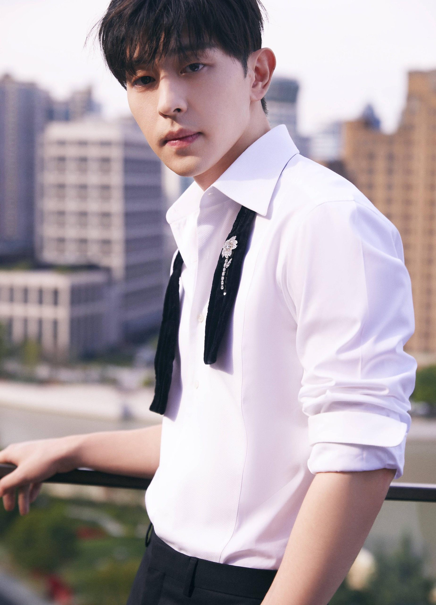 Đặng Luân bay màu ở tuổi 30 chỉ sau vài tiếng bị tuyên bố phạm tội trốn thuế: Ảnh: Sina Đặng Luân bay màu ở tuổi 30 chỉ sau vài tiếng bị tuyên bố phạm tội trốn thuế: Ảnh: Sina