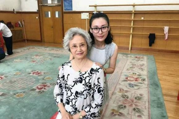 Ánh nhìn sắc lẹm của Dương Xuân Hà trong vai Bạch Cốt Tinh. Ánh nhìn sắc lẹm của Dương Xuân Hà trong vai Bạch Cốt Tinh.