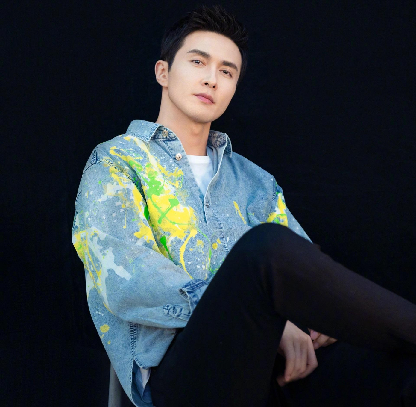 Trong đó, vai nam chính "Tây Độc" Âu Dương Phong được giao cho tài tử Cao Vỹ Quang. Loạt ảnh hậu trường mới của Cao Vỹ Quang được khen ngợi điển trai, có sức hút, có khí chất Tây Vực. Cao Vỹ Quang cao 1,91 m, tạo nên phiên bản Âu Dương Phong phóng khoáng mạnh mẽ, quý phái. Cao Vỹ Quang từng được yêu thích với vai "Đông Hoa đế quân" trong Tam sinh tam thế: Thập lý đào hoa và Chẩm thượng thư. Anh là nghệ sĩ cùng "nhà" với Dương Mịch và Địch Lệ Nhiệt Ba. Trong đó, vai nam chính "Tây Độc" Âu Dương Phong được giao cho tài tử Cao Vỹ Quang. Loạt ảnh hậu trường mới của Cao Vỹ Quang được khen ngợi điển trai, có sức hút, có khí chất Tây Vực. Cao Vỹ Quang cao 1,91 m, tạo nên phiên bản Âu Dương Phong phóng khoáng mạnh mẽ, quý phái. Cao Vỹ Quang từng được yêu thích với vai "Đông Hoa đế quân" trong Tam sinh tam thế: Thập lý đào hoa và Chẩm thượng thư. Anh là nghệ sĩ cùng "nhà" với Dương Mịch và Địch Lệ Nhiệt Ba.