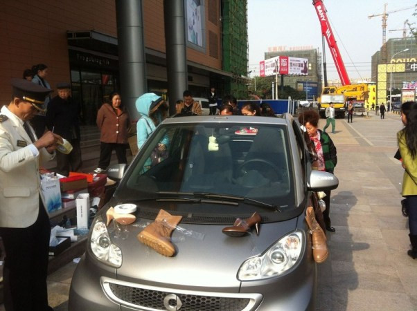 Chiếc ô tô được mặc 