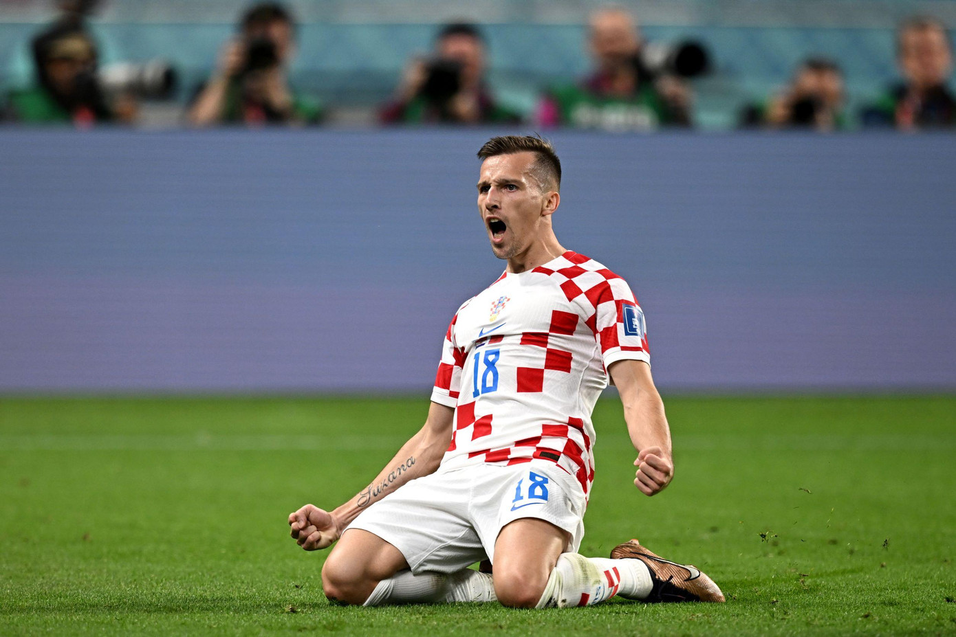 Croatia thắng 1-0 và bỏ túi tấm vé đi tiếp với tư cách đội nhì bảng Croatia thắng 1-0 và bỏ túi tấm vé đi tiếp với tư cách đội nhì bảng