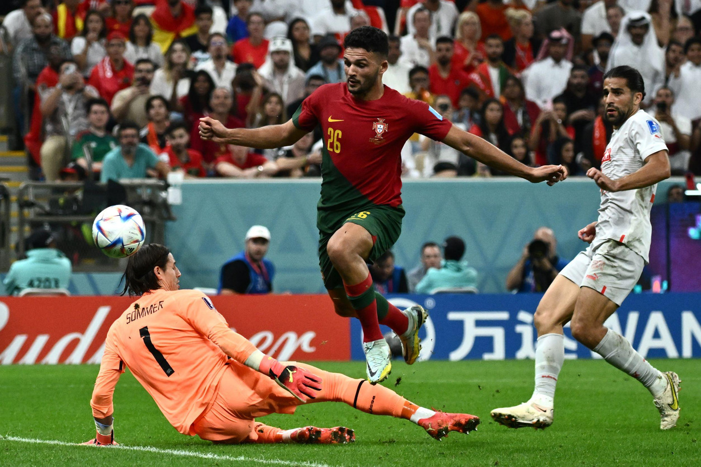 World Cup 2022: 'Hủy diệt' Thụy Sĩ 6-1, Bồ Đào Nha bùng nổ trong ngày Ronaldo dự bị và tịt ngòi ảnh 1
