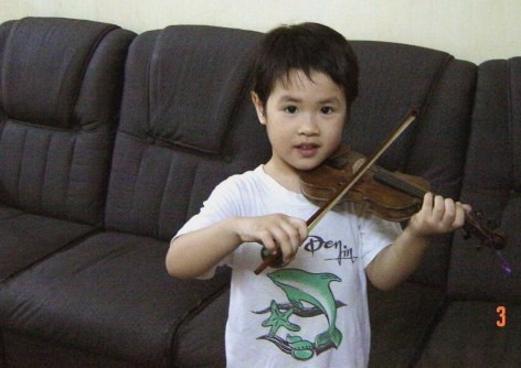 Đỗ Phương Nhi lúc mới học đàn. Đỗ Phương Nhi lúc mới học đàn