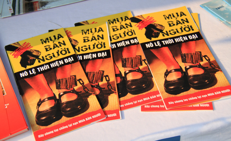 Tài liệu tuyên truyền phòng chống buôn bán người. Tài liệu tuyên truyền phòng chống buôn bán người