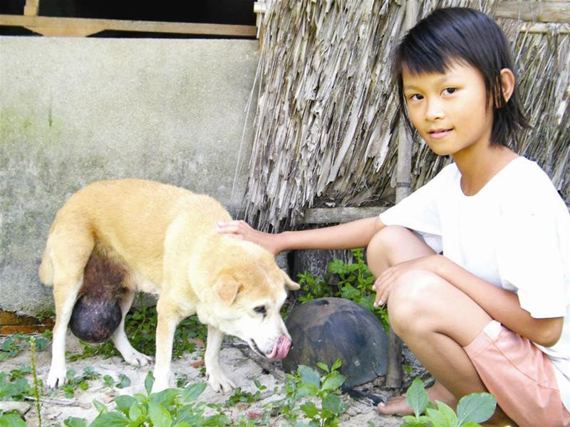 Bé Thảo con ông Xin xem Tô như đứa em, dù Thảo kém Tô 5 tuổi. Ảnh: N.T.T