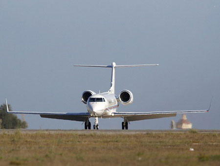 Vợ chồng Brad Pitt chi 200 nghìn USD thuê biệt thự ảnh 1