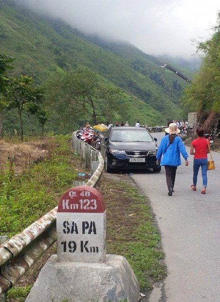 CẬN CẢNH cẩu xe khách gặp nạn khỏi đáy vực sâu ảnh 7