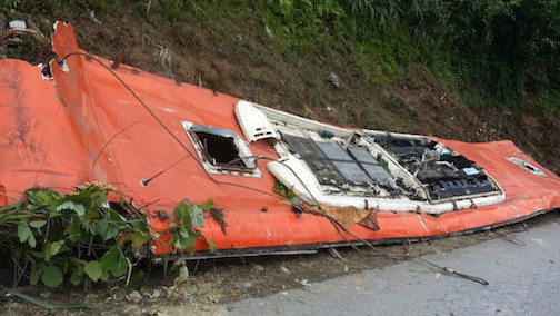 CẬN CẢNH cẩu xe khách gặp nạn khỏi đáy vực sâu ảnh 9