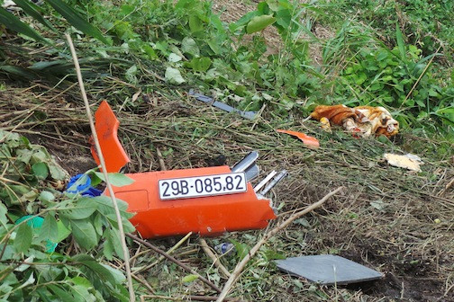 CẬN CẢNH cẩu xe khách gặp nạn khỏi đáy vực sâu ảnh 10