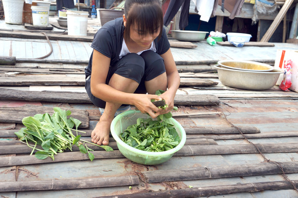 Sinh hoạt trên những chiếc thuyền cũ kỹ