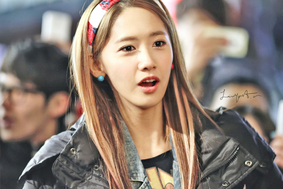 Yoona nổi bật với chiếc băng đô xinh xắn