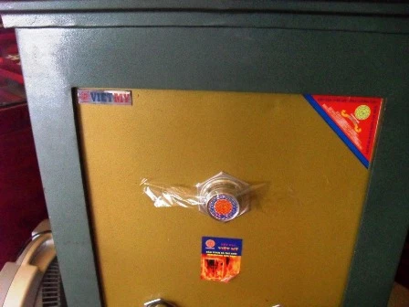 Chiếc két sắt bí hiểm trong tiệm vàng Ngọc Bích.