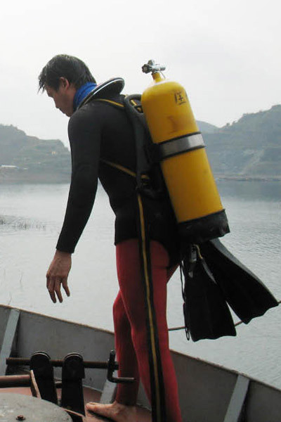 Đinh Hồng Quân - “kình ngư” của biệt đội - trong một buổi lặn