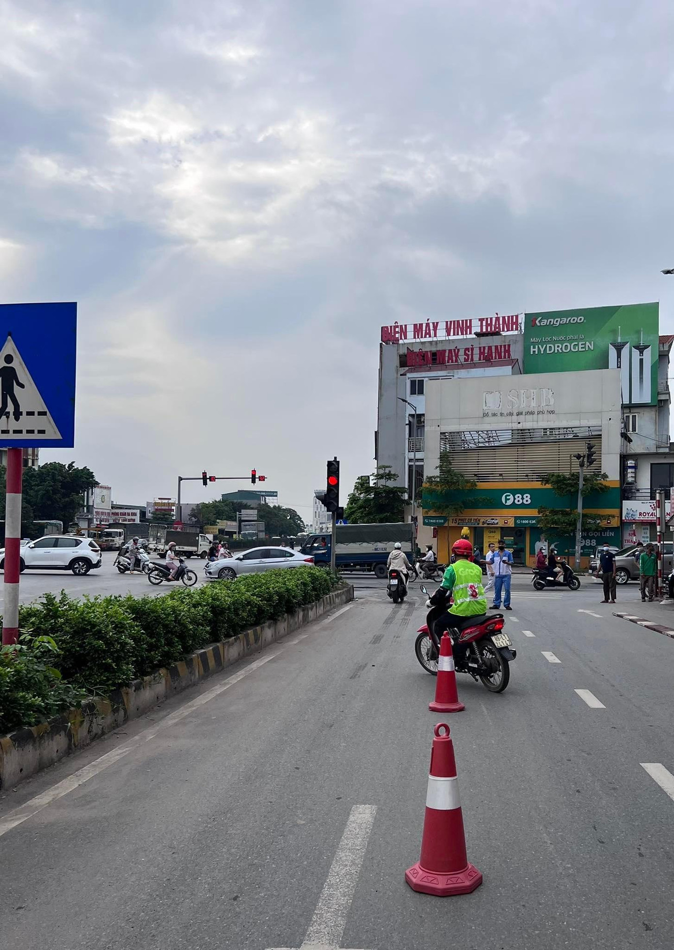 ... hoặc sôi nổi với phần đi xe zích zắc theo cọc tiêu. ... hoặc sôi nổi với phần đi xe zích zắc theo cọc tiêu.