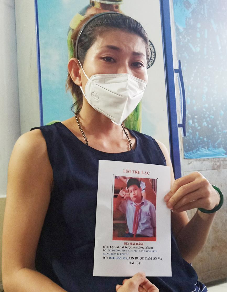 Chị Ngũ Thị Phương Dung đăng tin tìm con khắp nơi nhưng chưa tìm được cậu bé