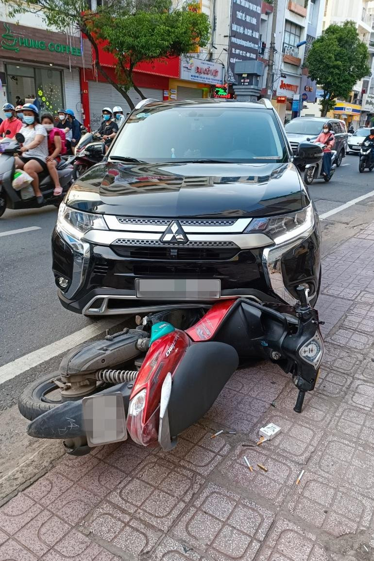 Nam giảng viên lao xe chặn đường thoát của kẻ cướp. Ảnh: Nhân vật cung cấp. Nam giảng viên lao xe chặn đường thoát của kẻ cướp. Ảnh: Nhân vật cung cấp.