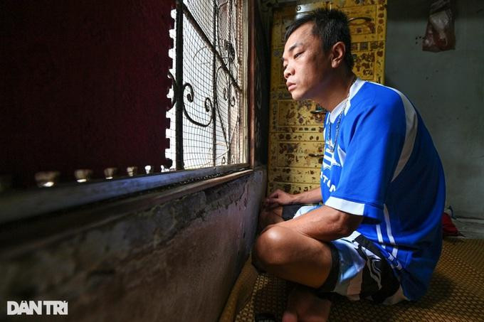 10 năm qua, anh chưa có một giấc ngủ trọn vẹn, sau những biến cố của cuộc đời (Ảnh: Mạnh Quân) 10 năm qua, anh chưa có một giấc ngủ trọn vẹn, sau những biến cố của cuộc đời (Ảnh: Mạnh Quân)
