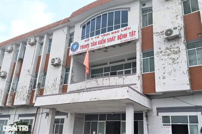 Giám đốc Trung tâm Kiểm soát bệnh tật tỉnh Bạc Liêu bị kỷ luật cảnh cáo (Ảnh: Huỳnh Hải). Giám đốc Trung tâm Kiểm soát bệnh tật tỉnh Bạc Liêu bị kỷ luật cảnh cáo (Ảnh: Huỳnh Hải).