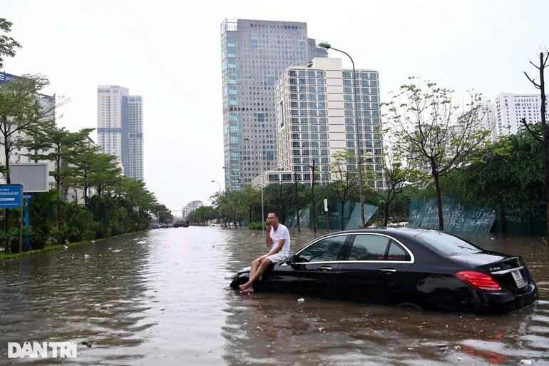 Anh Minh mắc kẹt gần 2 tiếng. (Ảnh: Tiến Tuấn)
