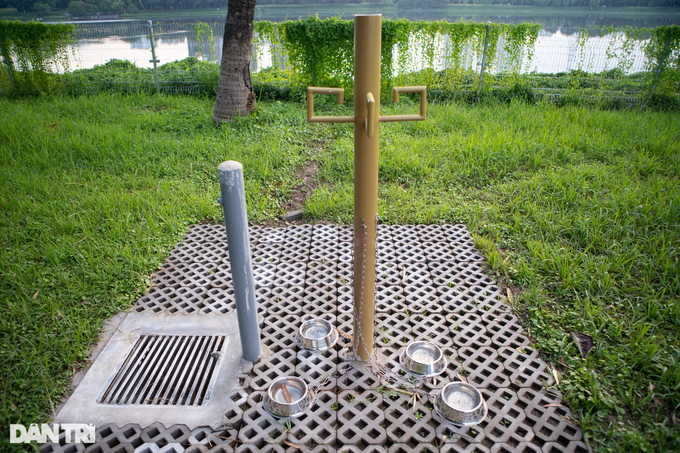 Khu vực ăn và đi vệ sinh của thú cưng (Ảnh: Viên Minh)