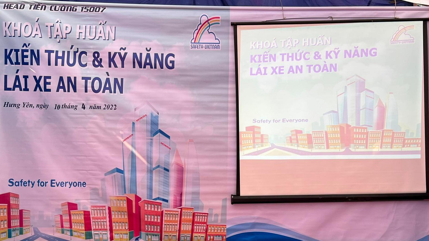 Chương trình nhằm tăng kiến thức của người tham gia giao thông và giúp giảm tới mức thấp nhất tai nạn đáng tiếc xảy ra nhất là trong kỳ nghỉ lễ Giỗ tổ Hùng Vương hôm nay (10/4) và kỳ nghỉ lễ 30/4-1/5 sắp tới.