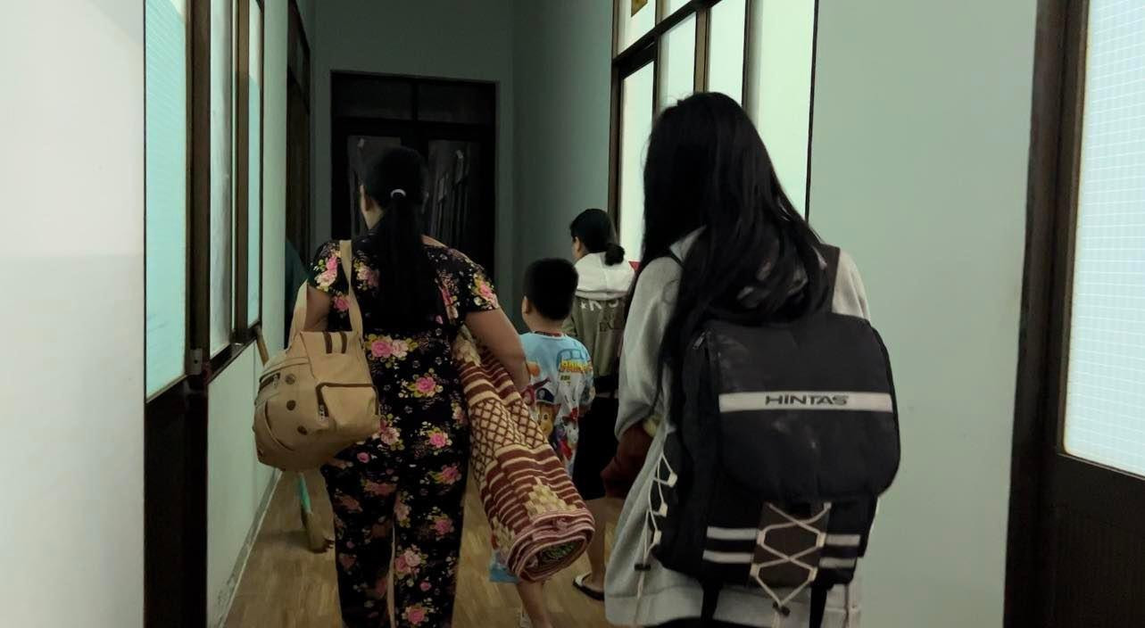 Bão đổ bộ đất liền các tỉnh Thừa Thiên Huế – Quảng Ngãi ảnh 100