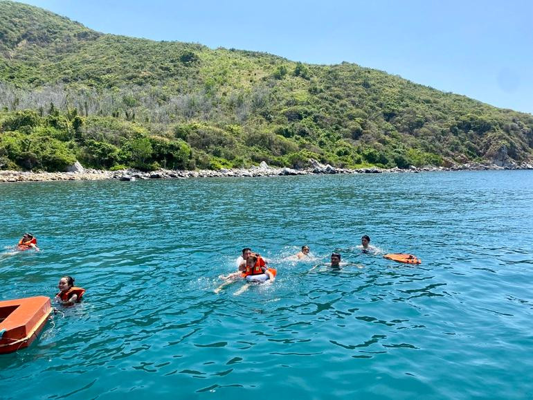 Mùa hè, những điểm đến ở vùng biển như Nha Trang, Vũng Tàu, Đà Nẵng,... trở thành tọa độ lý tưởng cho du khách giải nhiệt, khám phá. Ảnh: Phương Thúy. Mùa hè, những điểm đến ở vùng biển như Nha Trang, Vũng Tàu, Đà Nẵng,... trở thành tọa độ lý tưởng cho du khách giải nhiệt, khám phá. Ảnh: Phương Thúy.