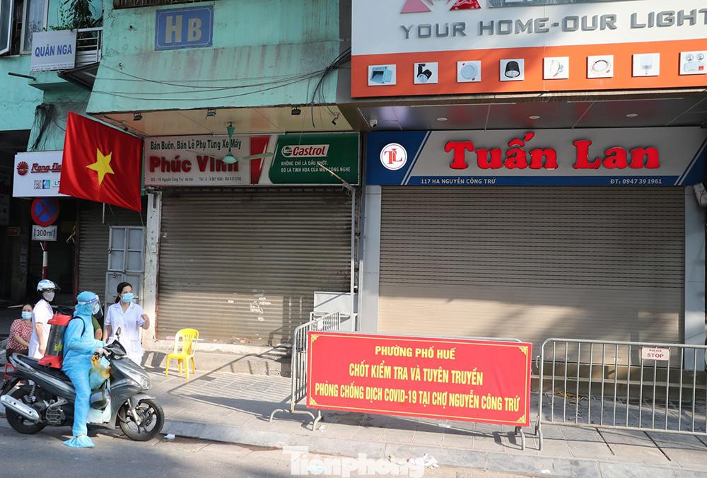Một điểm phong tỏa khác trên phố Nguyễn Công Trứ có liên quan các trường hợp dương tính nêu trên.