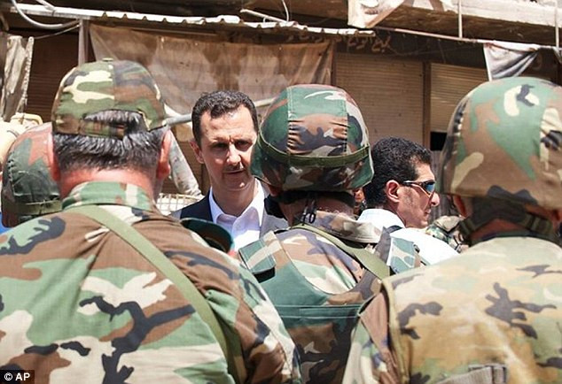 Cùng ngày, tổng thống Syria đang có chuyến thăm lực lượng quân đội ở thủ đô Damacus . Cùng ngày, tổng thống Syria đang có chuyến thăm lực lượng quân đội ở thủ đô Damacus